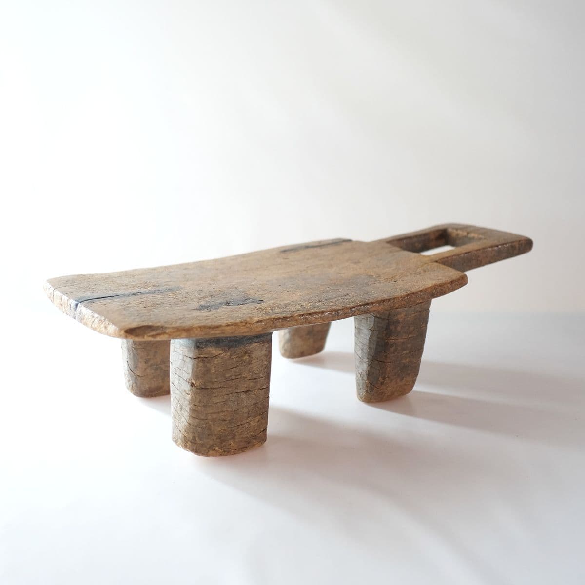 ロビ族スツール