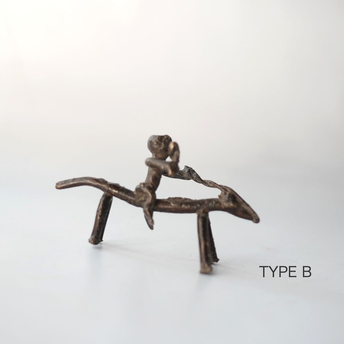 アフリカ 呪物人形