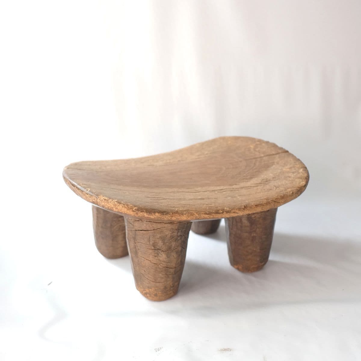 セヌフォスツール