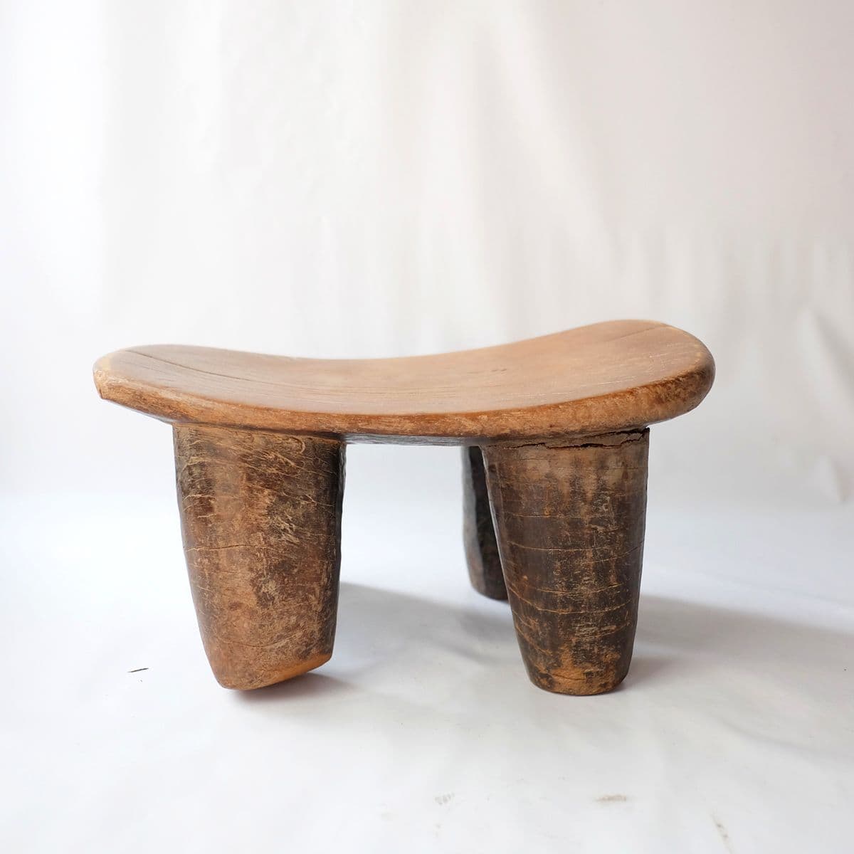 セヌフォスツール