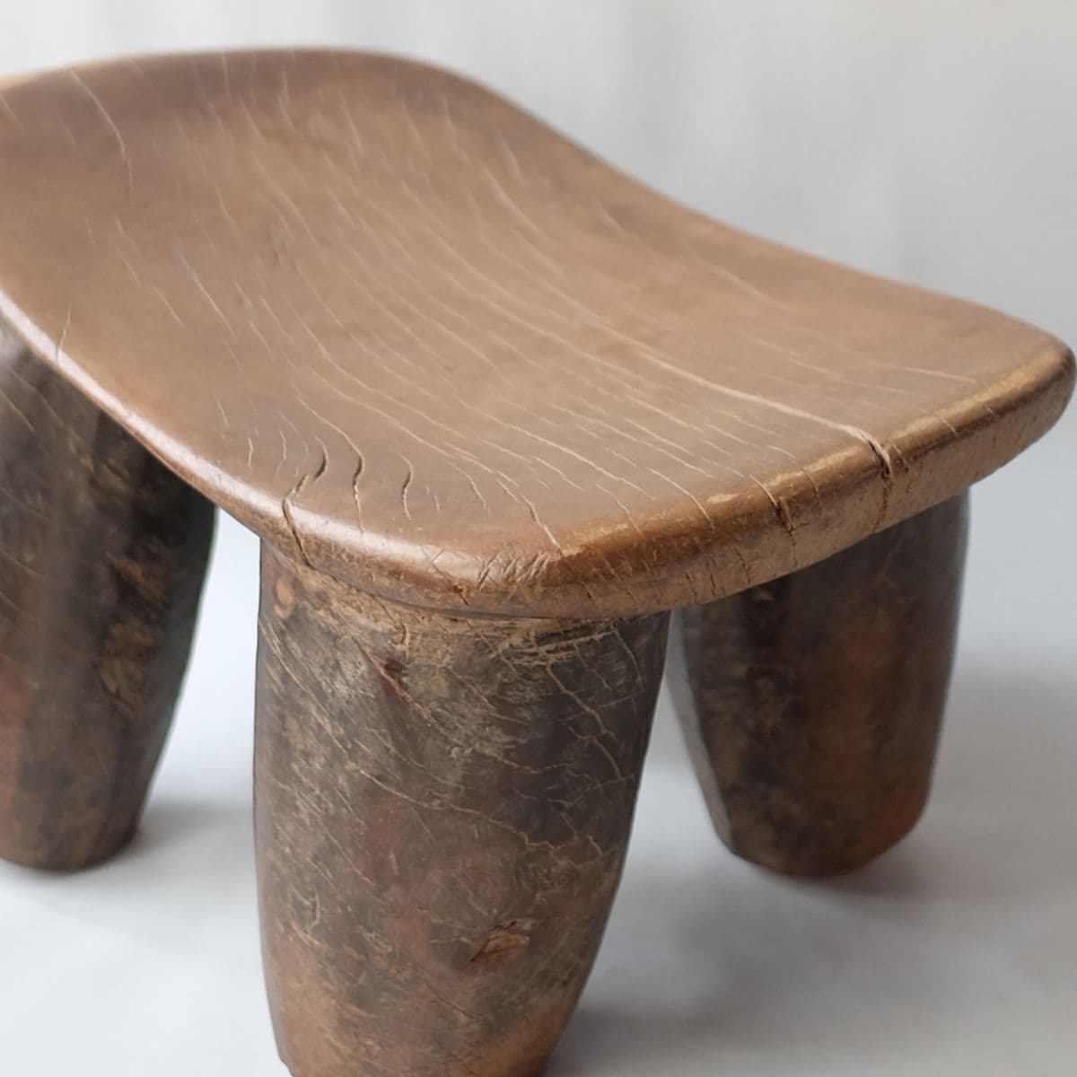 セヌフォスツール