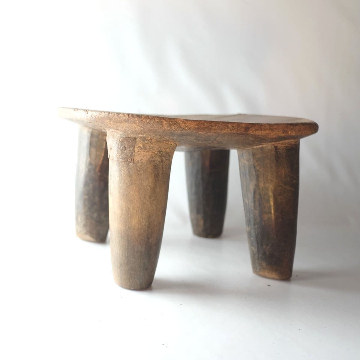 セヌフォスツール